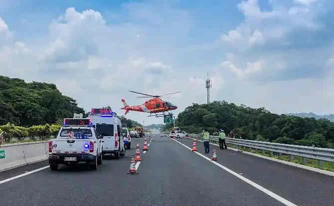 鹤峰高速公路汽车救援案例