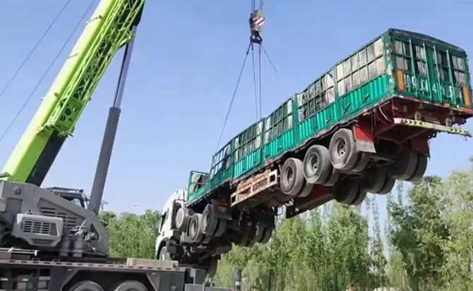 鹤峰道路脱困救援案例